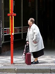 Prag04 lady at the timetable 22.jpg