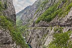 Río Moraca, norte de Podgorica, Montenegro, 2014-04-14, DD 15.JPG