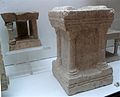 Autels votifs colonne Neapolis.JPG
