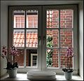 Fenster zum Hof 1 (Hotel Bremer Hof in Lüneburg).jpg