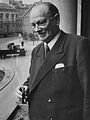 August Kirch am Fenster.JPG
