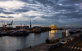 Dawn on the harbour of Sète cf01.jpg