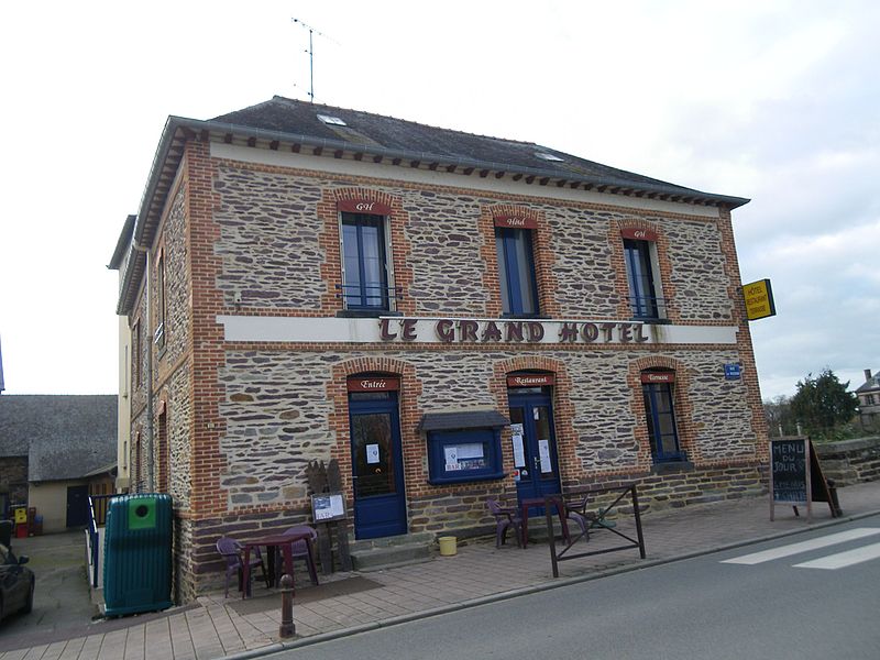 File:" le grand hotel " a pont-rean - panoramio.jpg